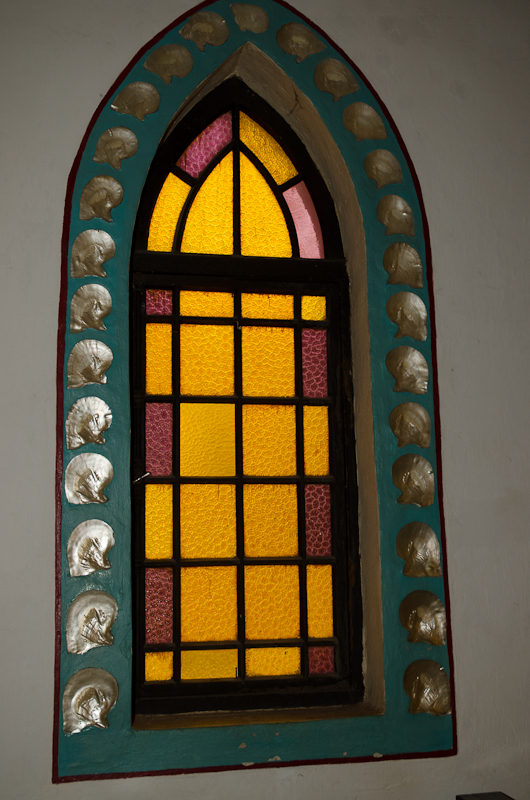 Pearl shell around the windows